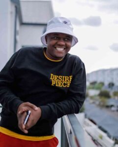 Mpura, Dj Stokie & Loxion Deep – Sgcebe Mp3 Download