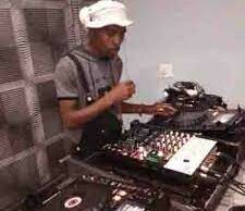 Djy Spetla – Yenza k’phela (ft. Kevlex)