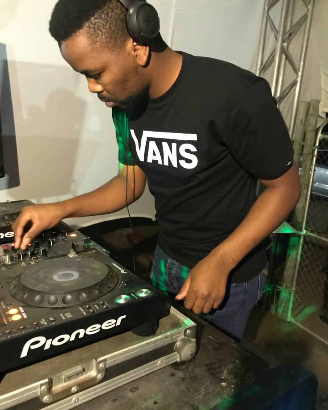 Dj Vigi – Khon’ozobambeka Mp3 Download