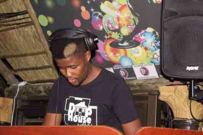 DJ Couza – Shinning Star (Meets Couza) Mp3 Download