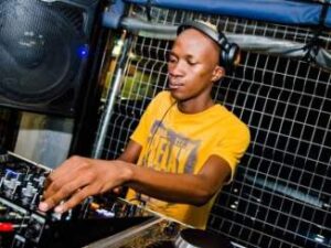 Mdu Aka Trp & Nolwazi – ehhhh (vocal mix) Mp3 Download