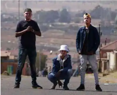 Entity MusiQ & Lil’Mo – UThando Kphela (Remix) Mp3 Download