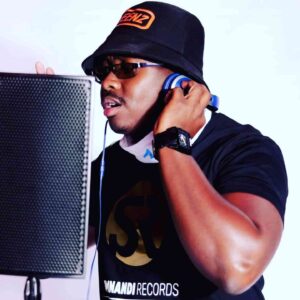 T-man Xpress, Takuwan & 3D aka Uchu – Oliver Mp3 Download