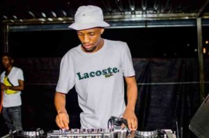 Sam Deep & Murumba Pitch – Awukhuzeki Mp3 Download