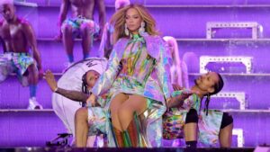 Beyoncé Performs “Just Wanna Rock” Dance On Tour With Lil Uzi