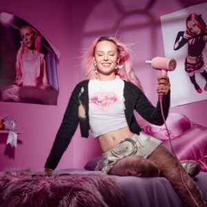 Hannah Diamond – Poster Girl