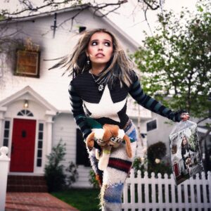 Salem Ilese – Threesome